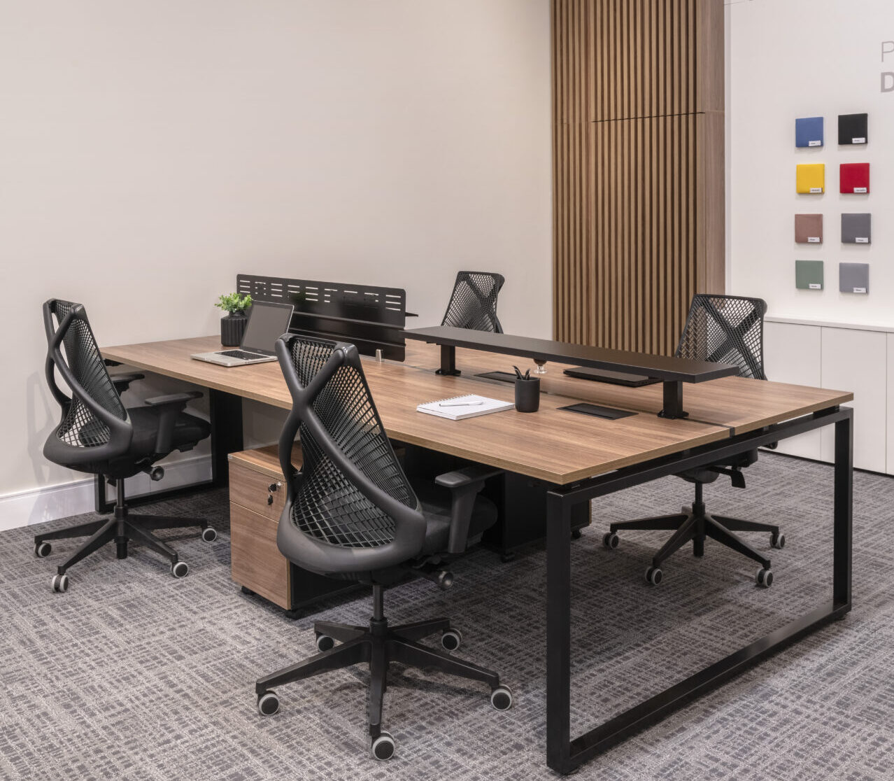 Serviços mesa madeira cinza corporativo 1